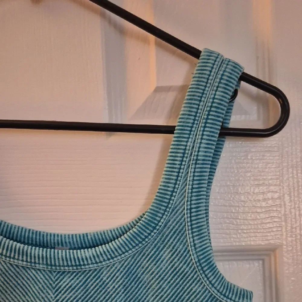 💥3/$12💥Zenana Ribbed Chevron Teal Tank Top Sz L/XL - Picture 6 of 11